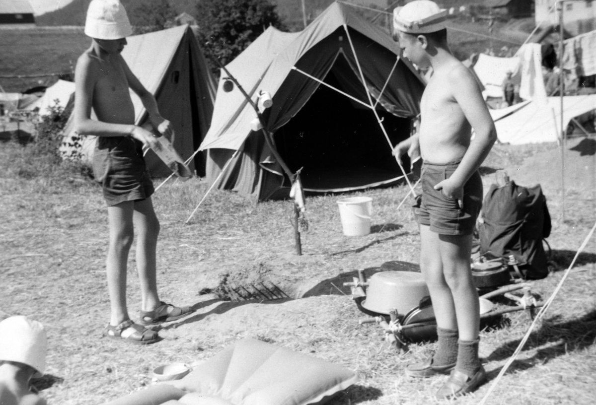 Anno Domkirkeodden, Hamar speidere på landsleir på Lillehammer 1968. 2. Hamar tropp. Tore Haaland (hø)