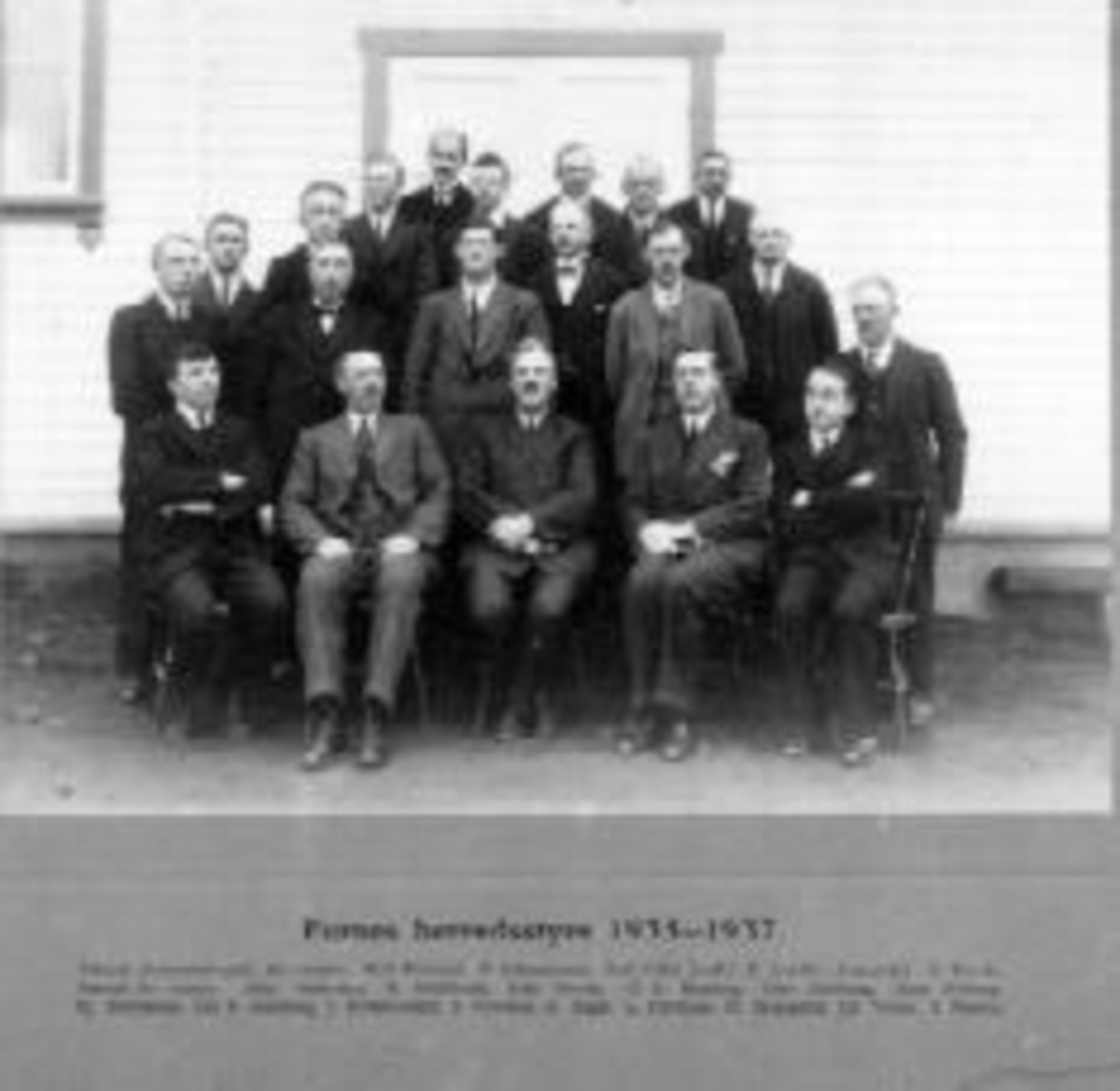 Anno Domkirkeodden, Furnes herredsstyre 1935-1937. Sittende formannskapet er fra venstre Rolf Blakstad, P. Johannessen, Karl Gålås, K. Lundby, O. Hovde. Stående fra venstre er Asbj. Arnkværn, R. Muhlbradt, Johs. Hovde, O.O. Bratberg, Olav Dobloug, Hans Nyborg, H. Brobakken, Ole Sandberg, J. Kværnvolden, S. Nysveen, O.…