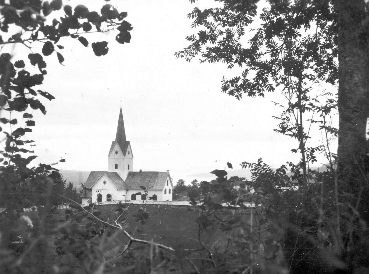 Anno Domkirkeodden, Eksteriør, Veldre kirke, Ringsaker.