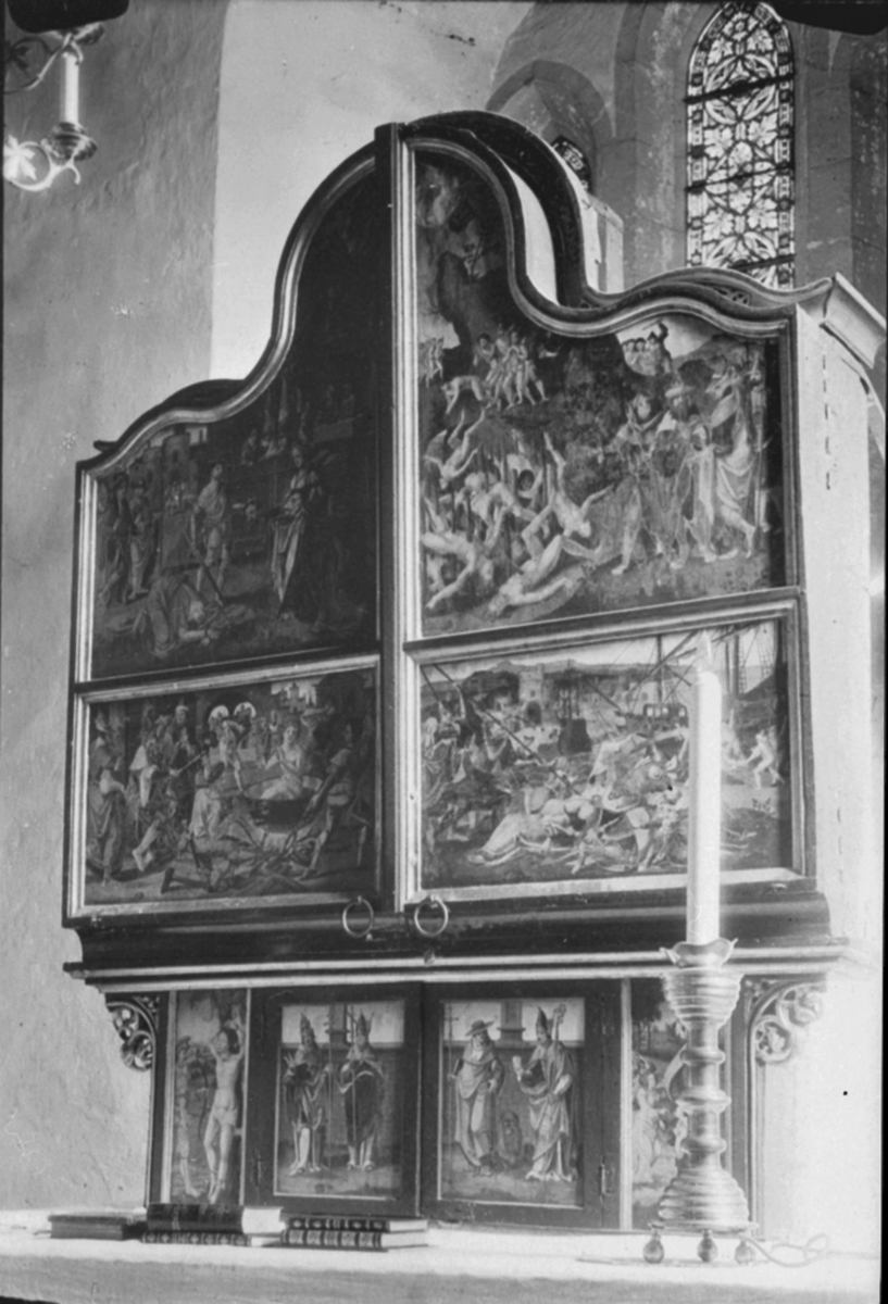 Anno Domkirkeodden, Interiør, Ringsaker kirke. Lukket altertavle.