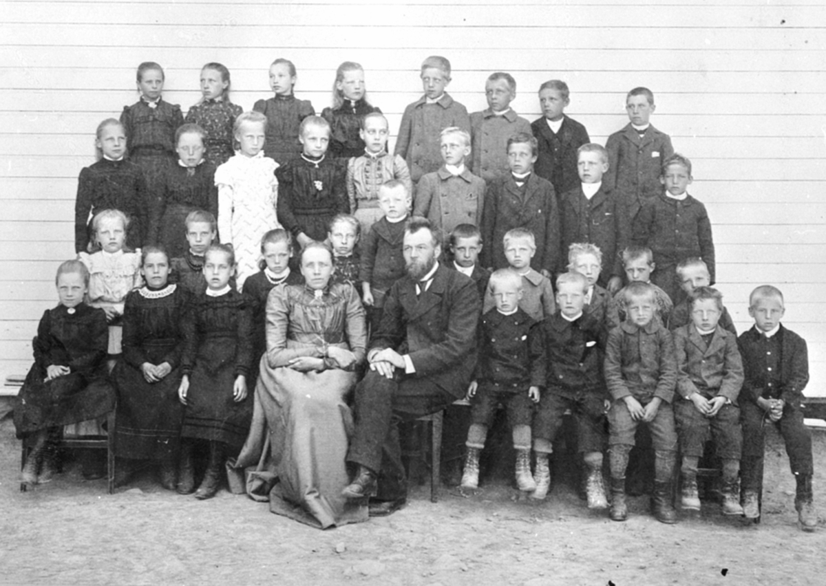 Anno Domkirkeodden, Elever og lærere ved Fagerlund skole, Brumunddal. Lærere er Lise Glestad og Anders Hogstad.