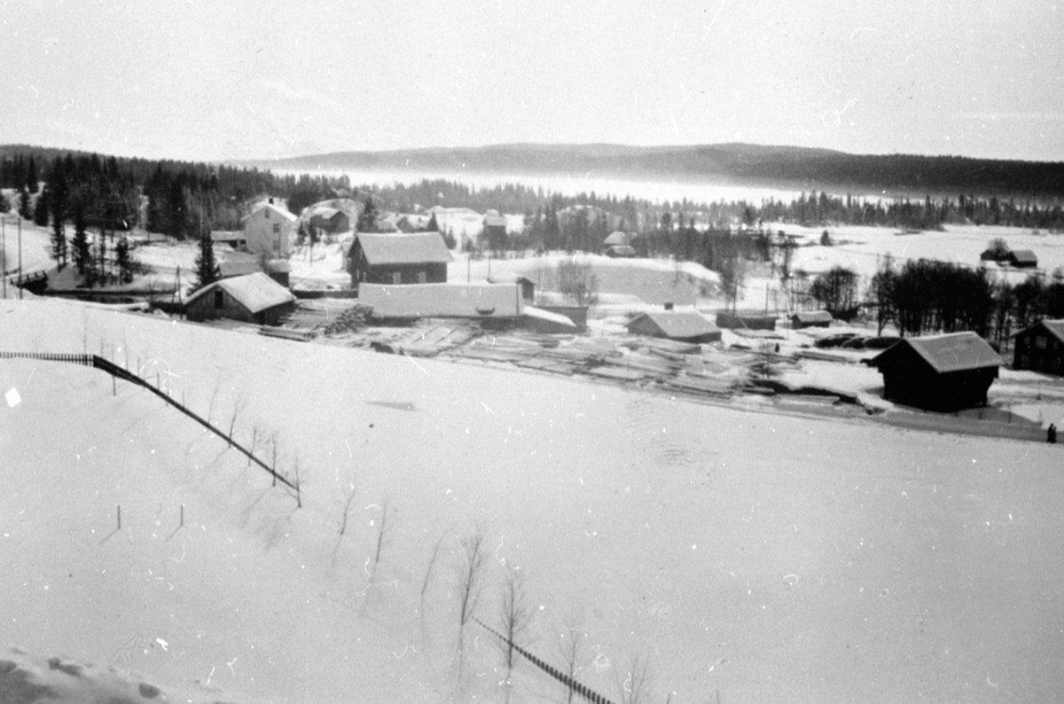 Anno Domkirkeodden, Oversikt Mesnalia, Ringsaker, Sagstuen sagbruk, mølle, skole, skurlager, vinter.
