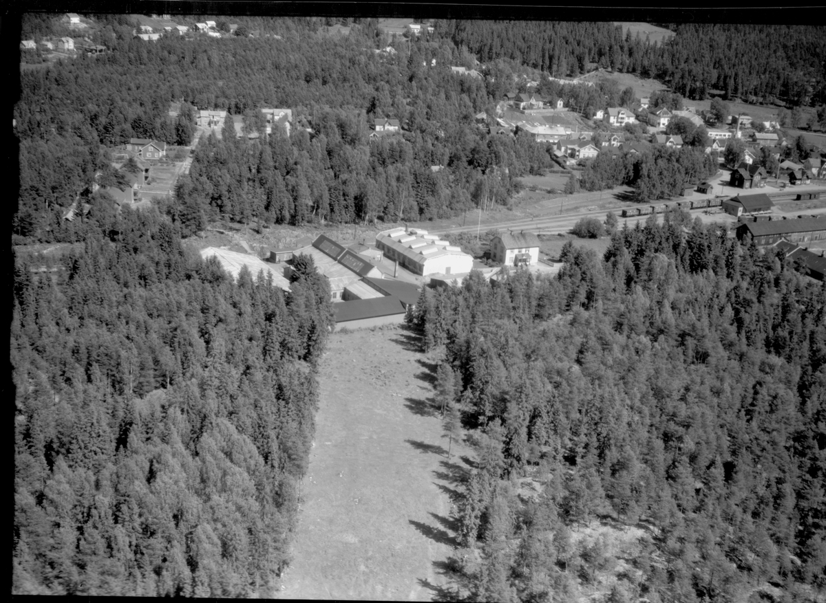 Widerøes Flyveselskap A/S, Flyfoto av Edv. Bjørneruds fabrikk i Moelv.