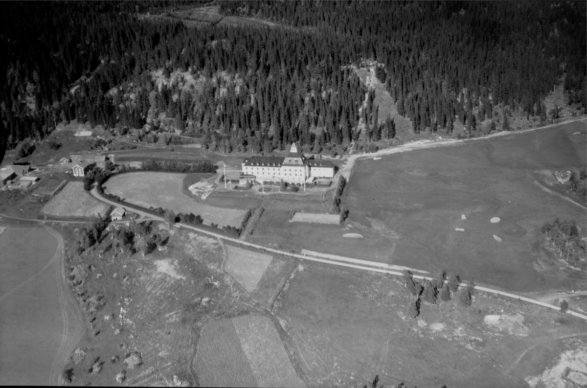Anno Domkirkeodden, Flyfoto av Høsbjør turisthotell, Furnes, Ringsaker.