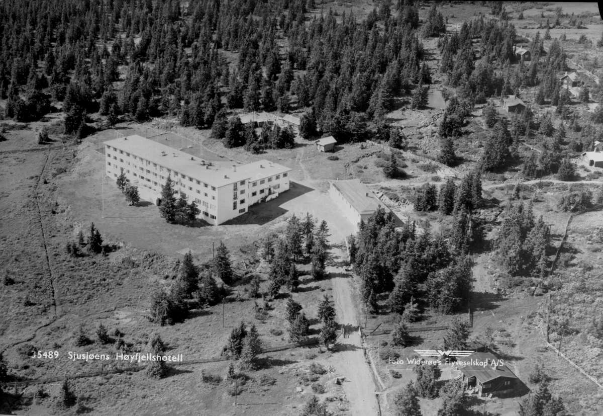 Anno Domkirkeodden, Flyfoto av Sjusjøen høyfjellshotell , Ringsakerfjellet.