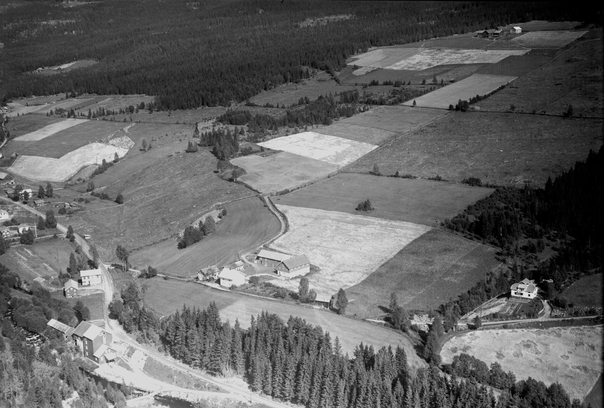 Anno Domkirkeodden, Flyfoto av Nedre Kvisla, Næroset, Ringsaker. Kvisla bruk.