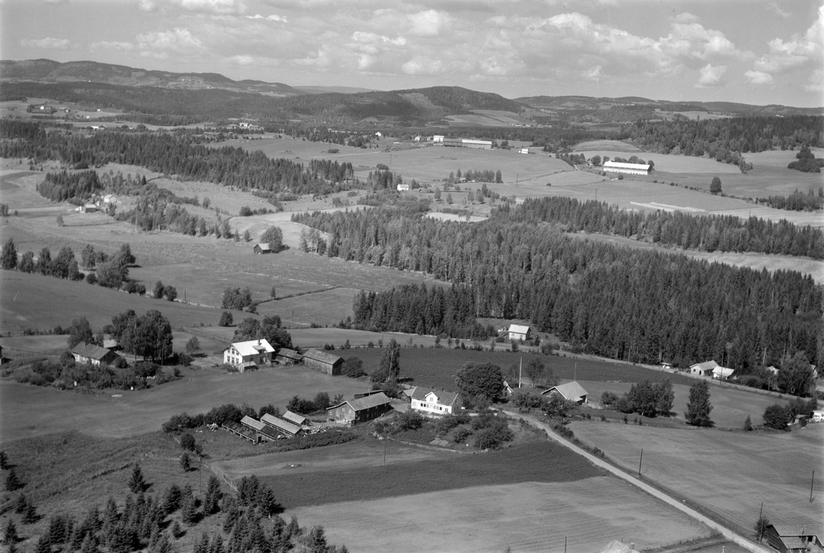 Widerøes Flyveselskap A/S, Flyfoto av Fagerheim og annen bebyggelse, Gaupen, Ringsaker.