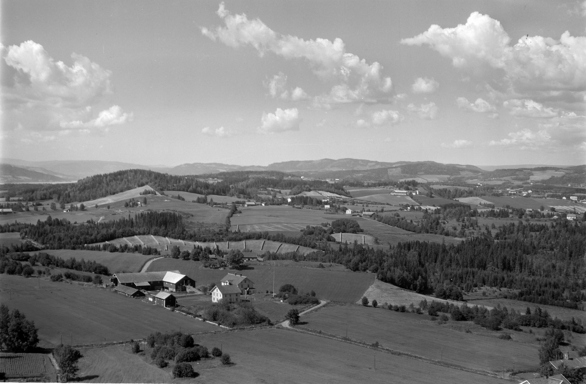 Widerøes Flyveselskap A/S, Flyfoto av Amb vestre, Gaupen, Ringsaker.