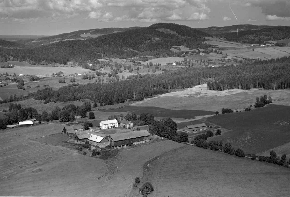 Widerøes Flyveselskap A/S, Flyfoto av Skapal gard, Ringsaker.
