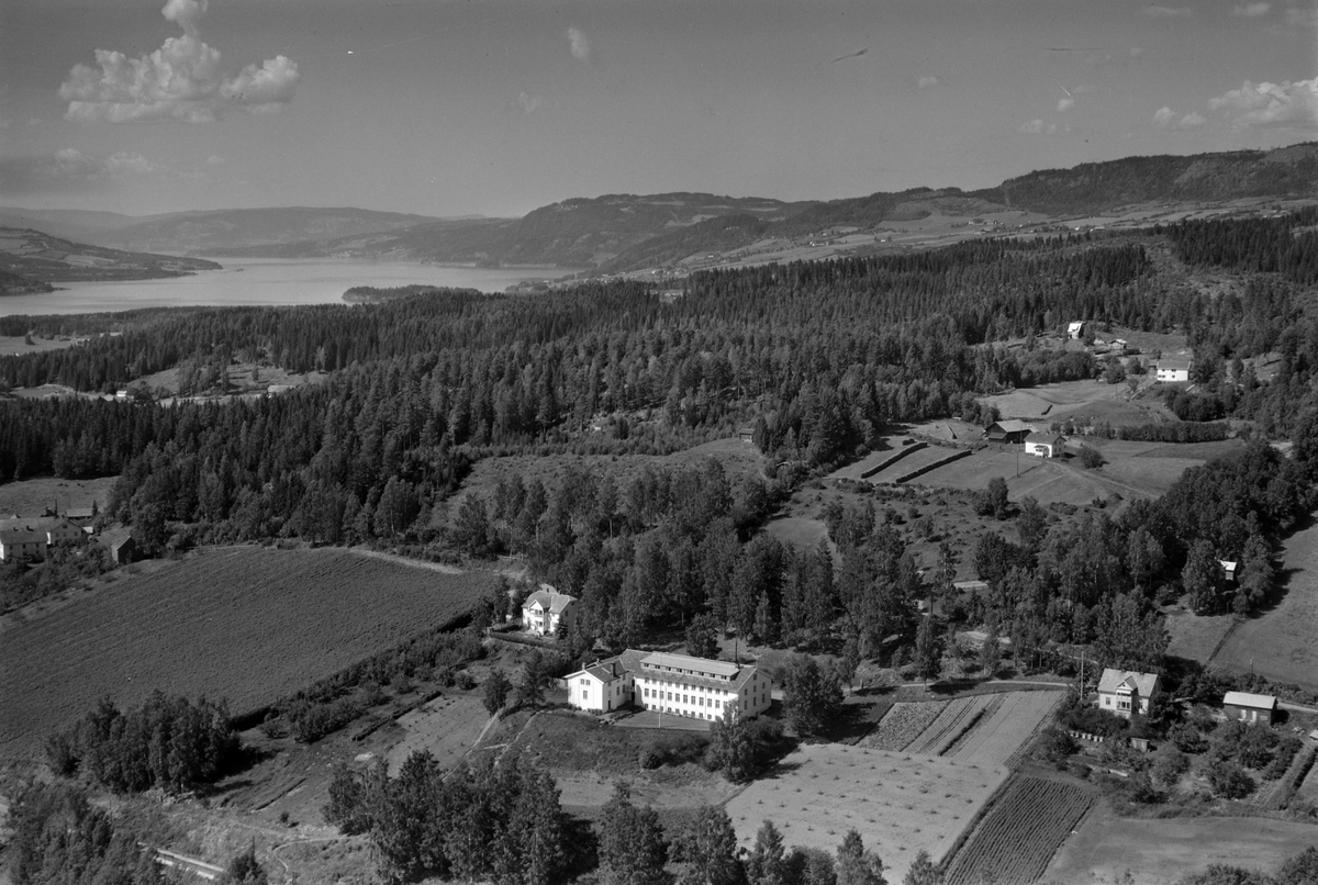 Widerøes Flyveselskap A/S, Flyfoto av Ringsaker Folkehøyskole.