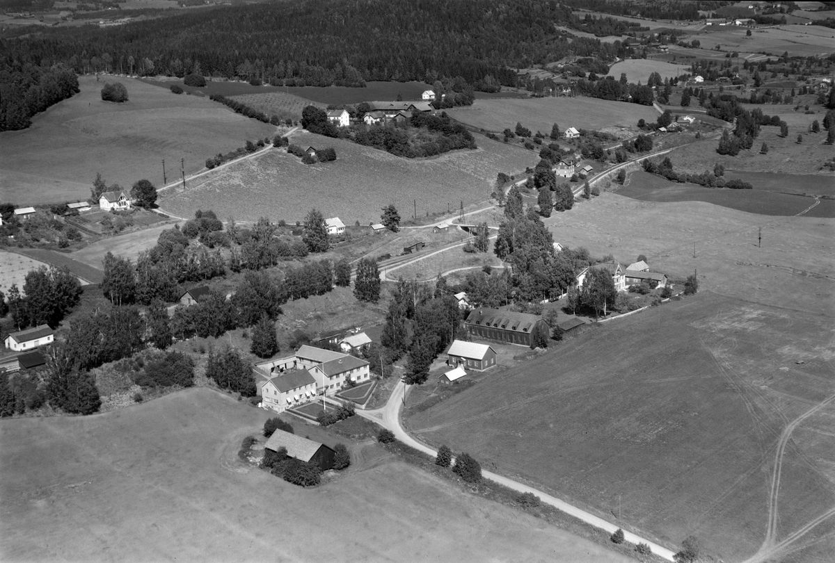 Widerøes Flyveselskap A/S, Flyfoto, Ringsaker og Nes Kraftselskap, bedehuset, Simonsens veveri, Tande, Ringsaker.
