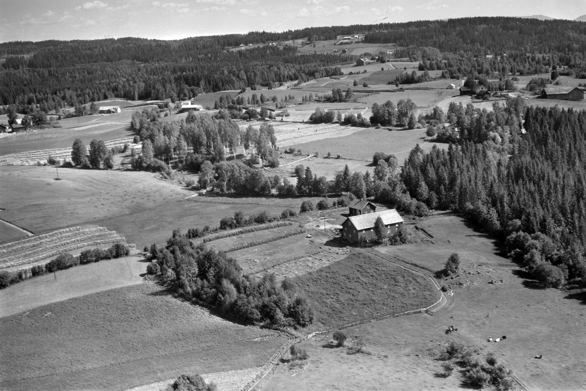 Widerøes Flyveselskap A/S, Flyfoto av Kroksrud søndre, Gaupen, Ringsaker.