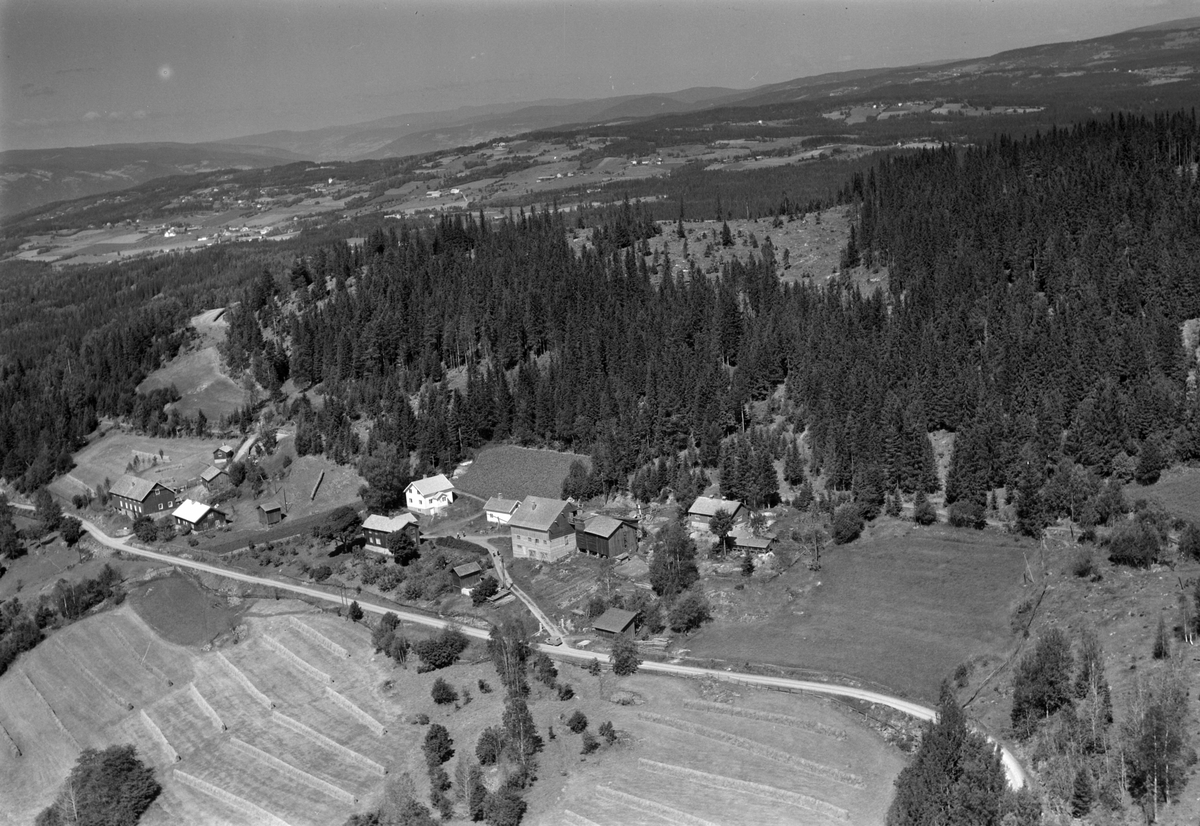 Widerøes Flyveselskap A/S, Flyfoto av Kløvstad gard, Ring, Ringsaker.