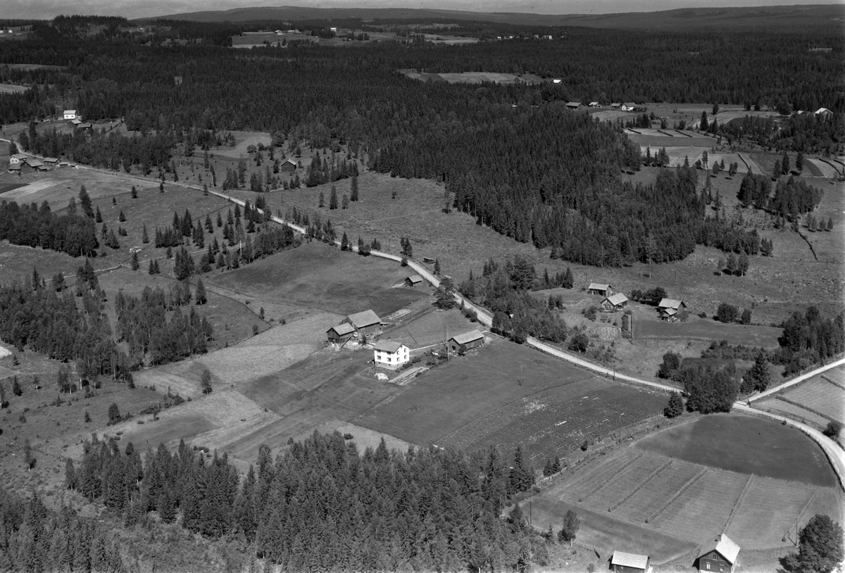 Widerøes Flyveselskap A/S, Flyfoto av Nedre Frisli (Hage), Åsmarka, Ringsaker.