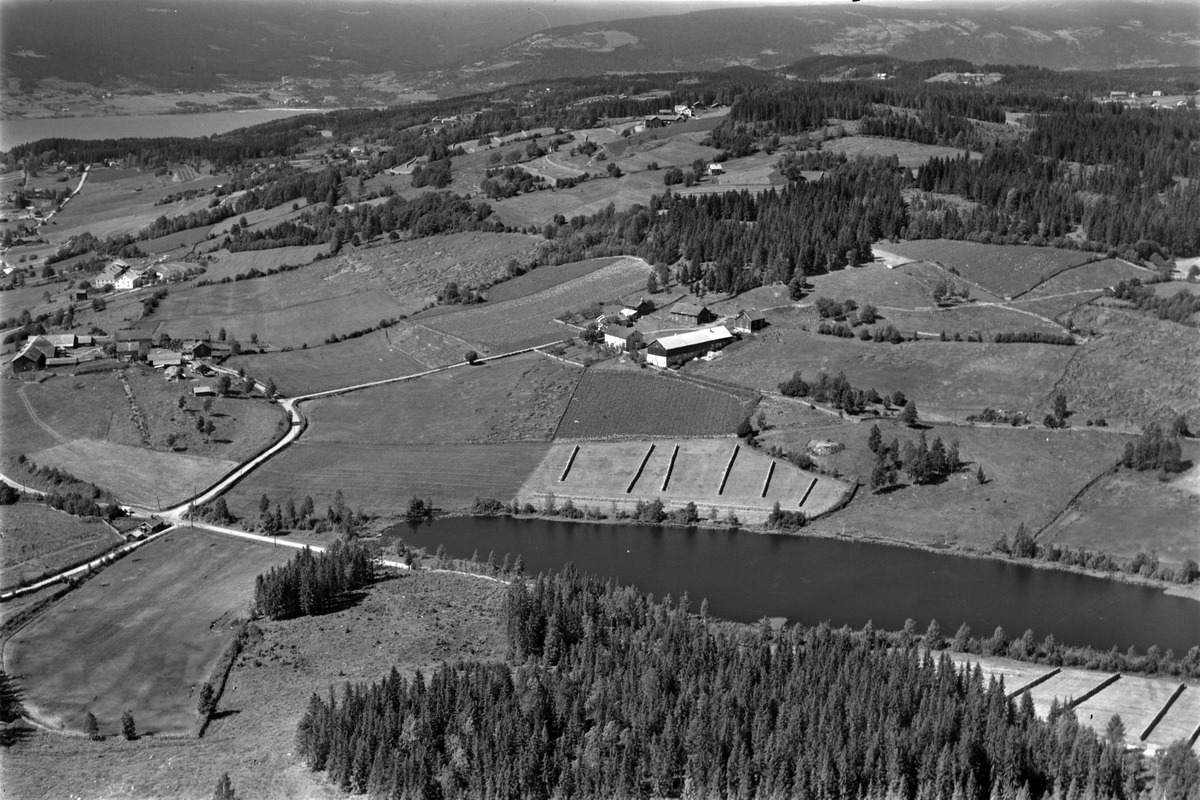 Widerøes Flyveselskap A/S, Flyfoto av Kinne øvre, Kinntjernet, Brøttum, Ringsaker.
