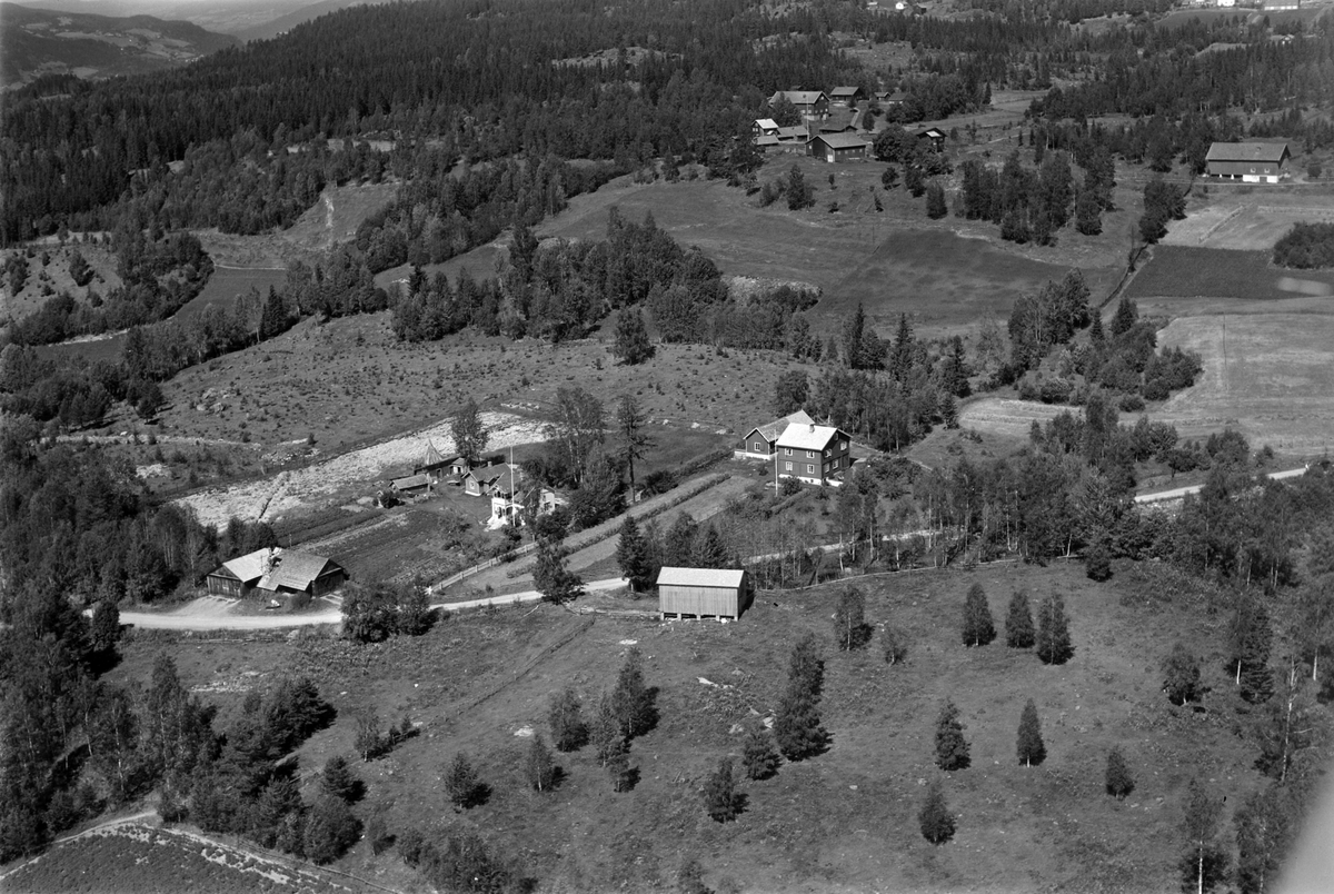 Widerøes Flyveselskap A/S, Flyfoto av Skogstad og Enger, Bergseng, Ringsaker.