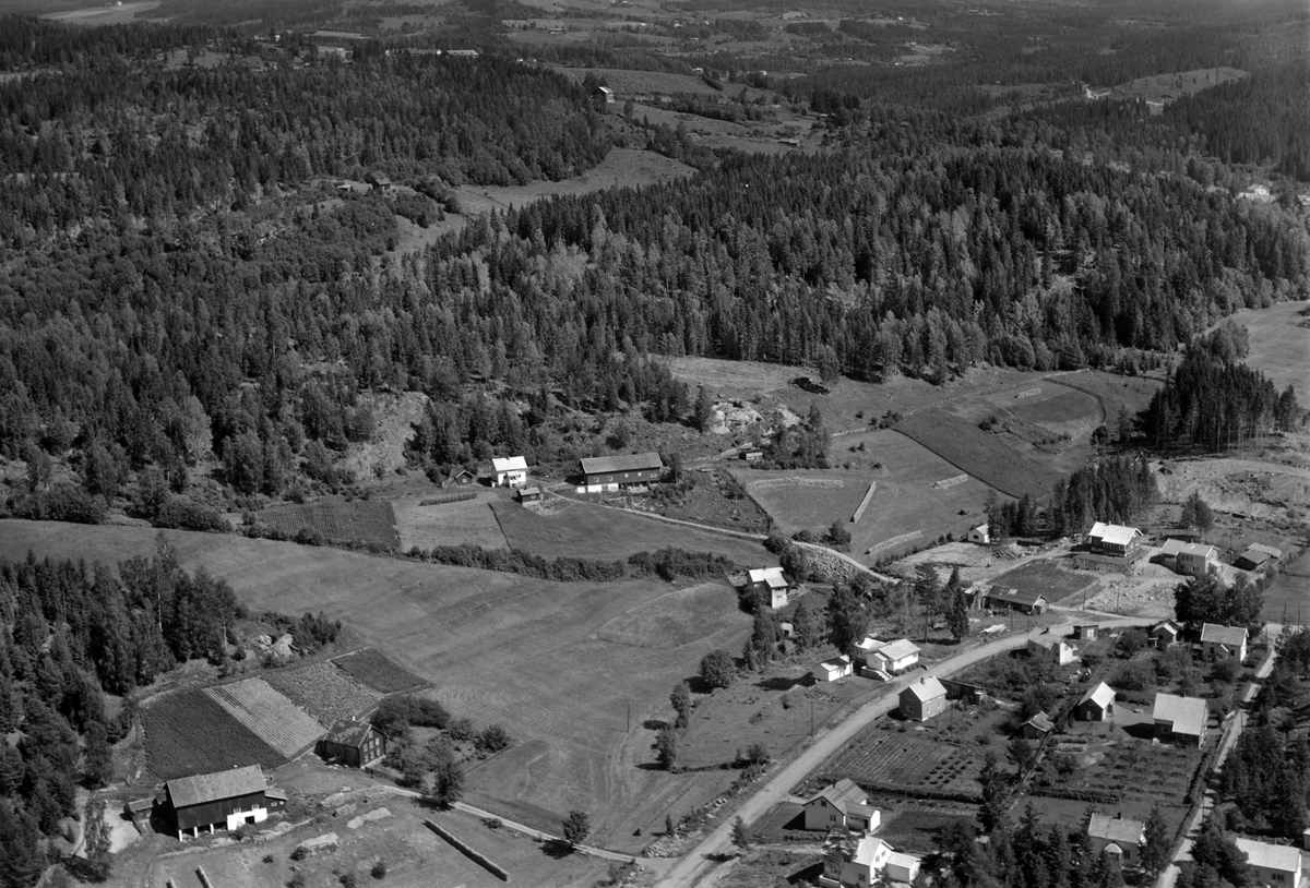 Widerøes Flyveselskap A/S, Flyfoto av Fauskerud gard, Moelv, Ringsaker.