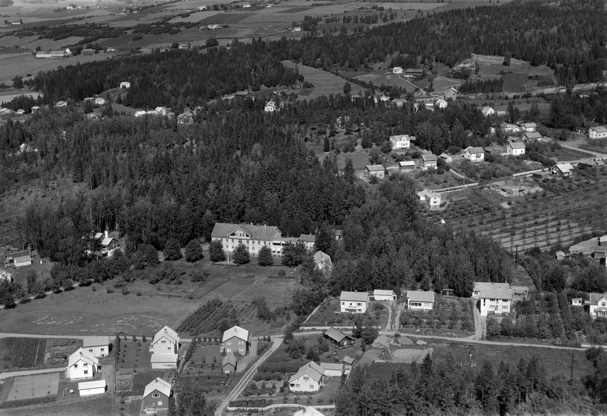 Widerøes Flyveselskap A/S, Flyfoto av Ringsaker sykehus, Moelv.