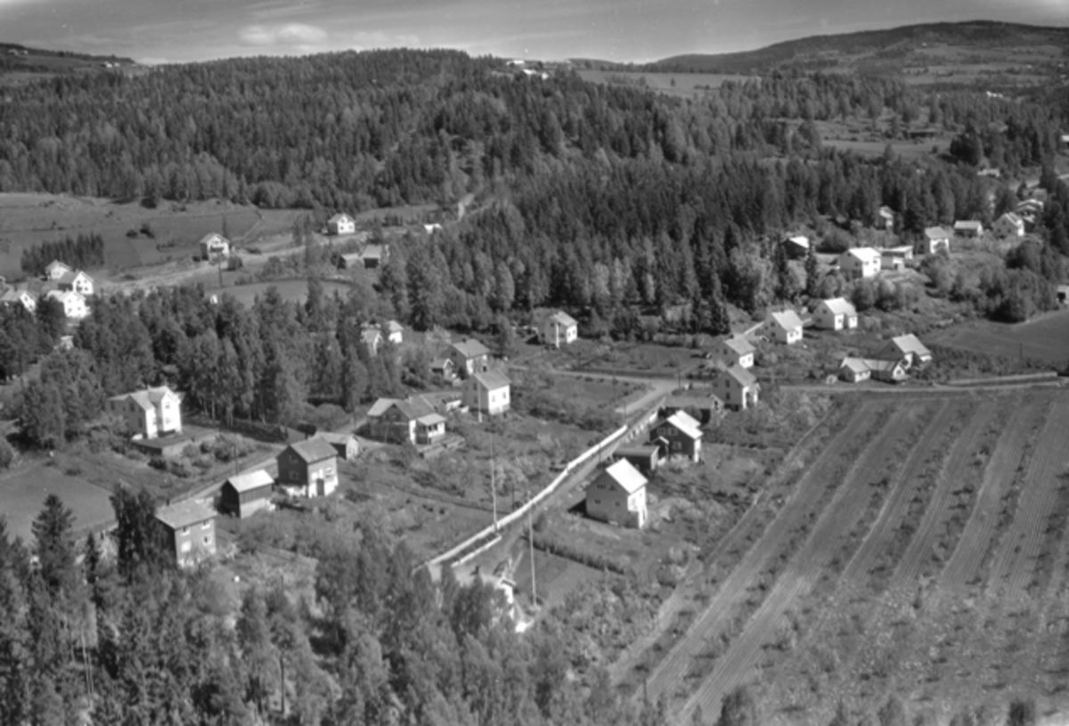 Widerøes Flyveselskap A/S, Flyfoto av bebyggelse, Moelv, Ringsaker.
