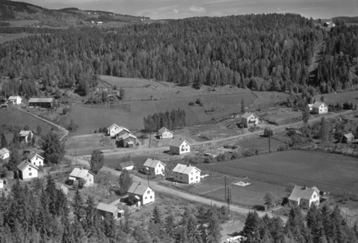Widerøes Flyveselskap A/S, Flyfoto av bebyggelse, Moelv, Ringsaker.