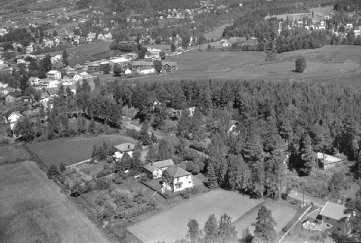 Widerøes Flyveselskap A/S, Flyfoto av Kongsvegen, Brumunddal.