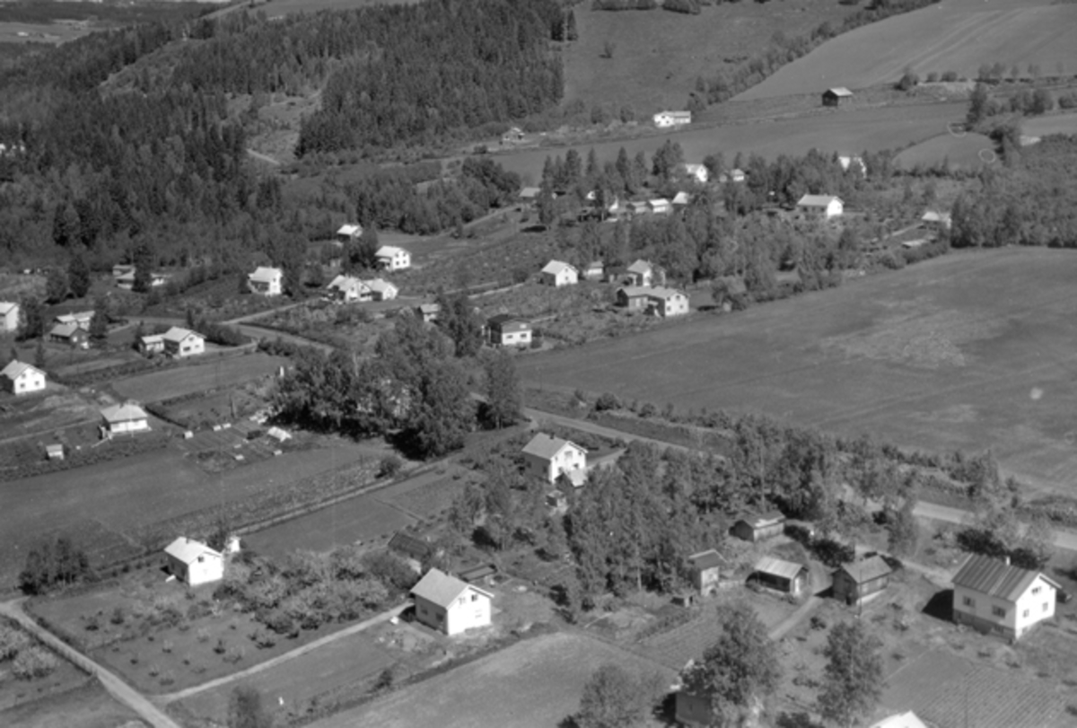 Widerøes Flyveselskap A/S, Flyfoto av Furnesvegen, Kongelhol, Mørkvedjordet, Tørudhagan, Brumunddal.
