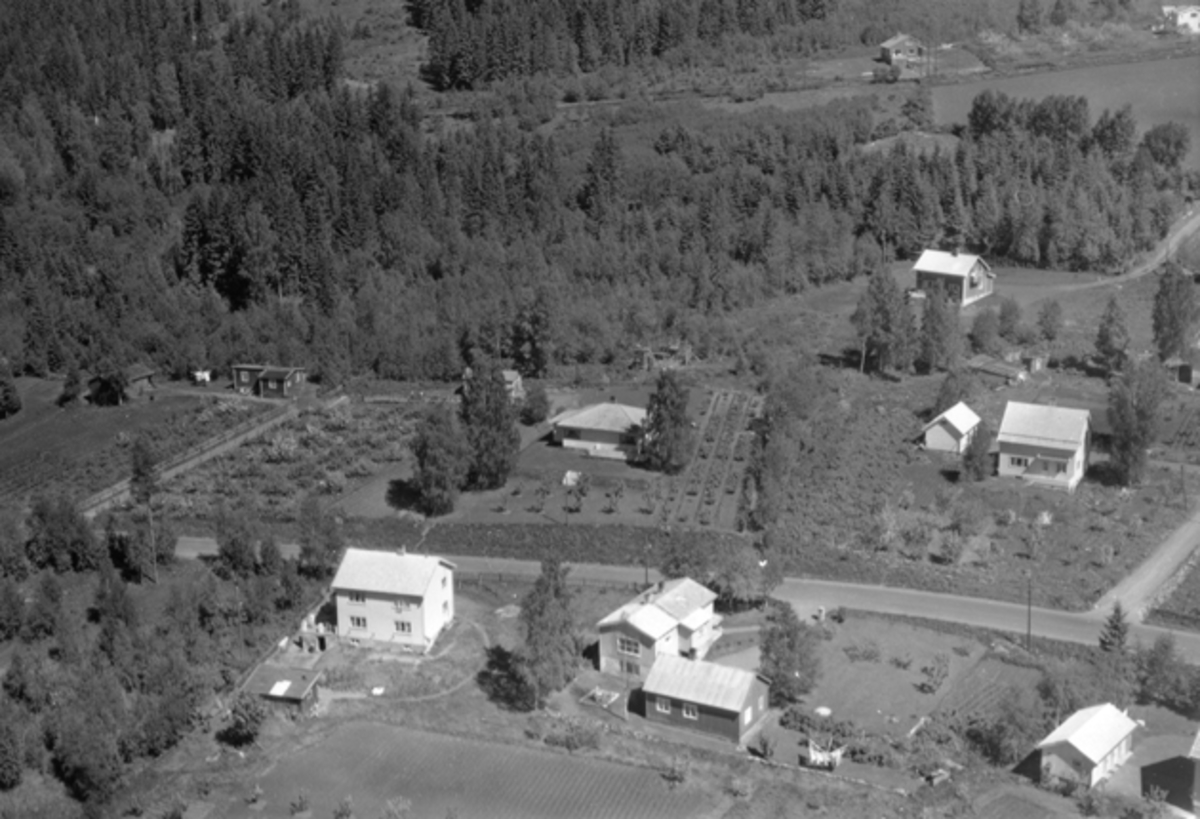 Widerøes Flyveselskap A/S, Flyfoto av Furnesvegen, Tørudhagan, Kongelhol, Brumunddal.