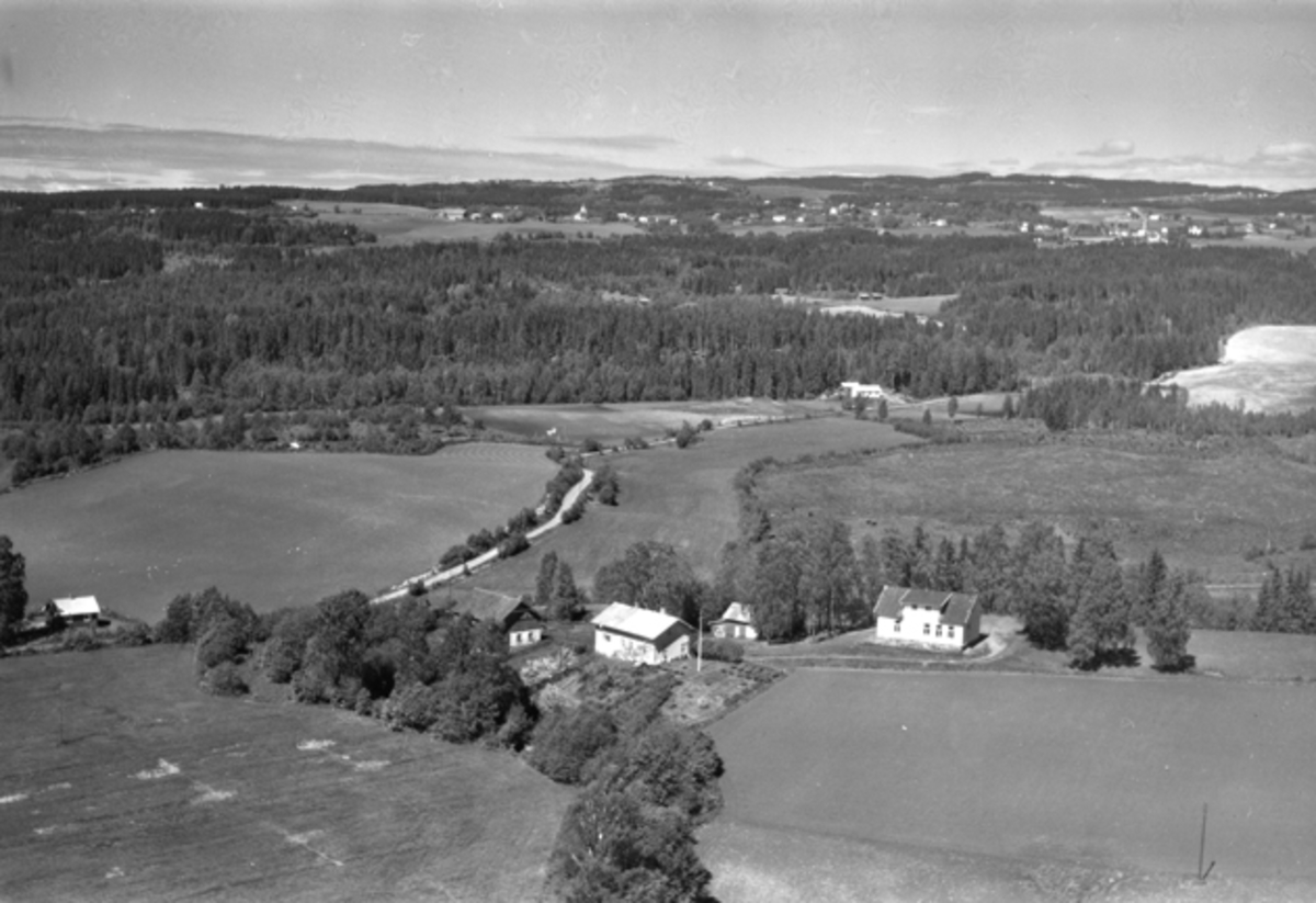 Widerøes Flyveselskap A/S, Flyfoto av ukjent gard, Ringsaker.