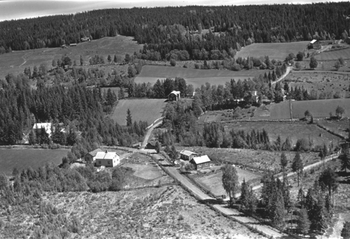 Widerøes Flyveselskap A/S, Flyfoto av ukjent bebyggelse, Nybygda, Ringsaker.