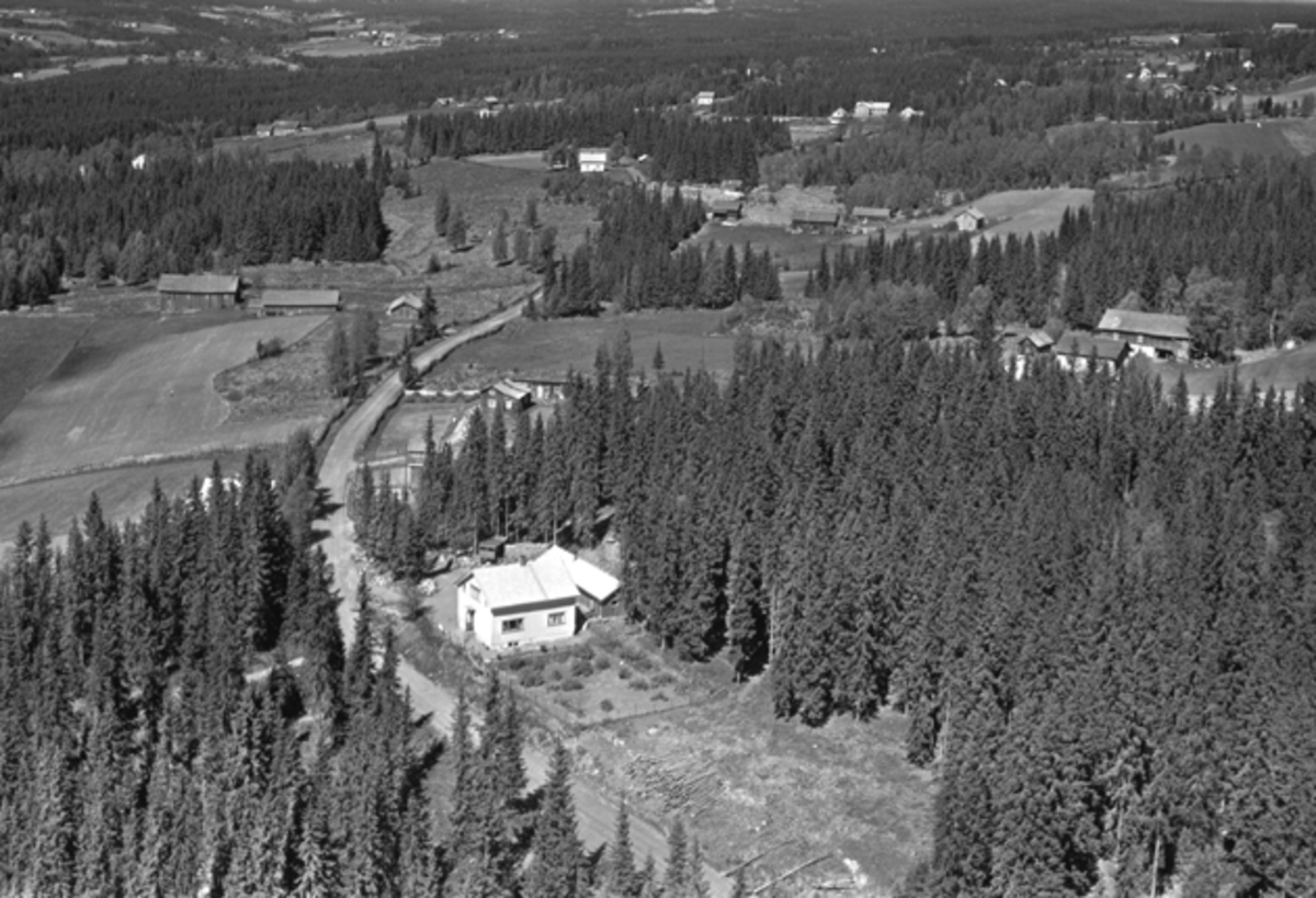 Widerøes Flyveselskap A/S, Flyfoto av Fredly, Nybygda, Ringsaker.
