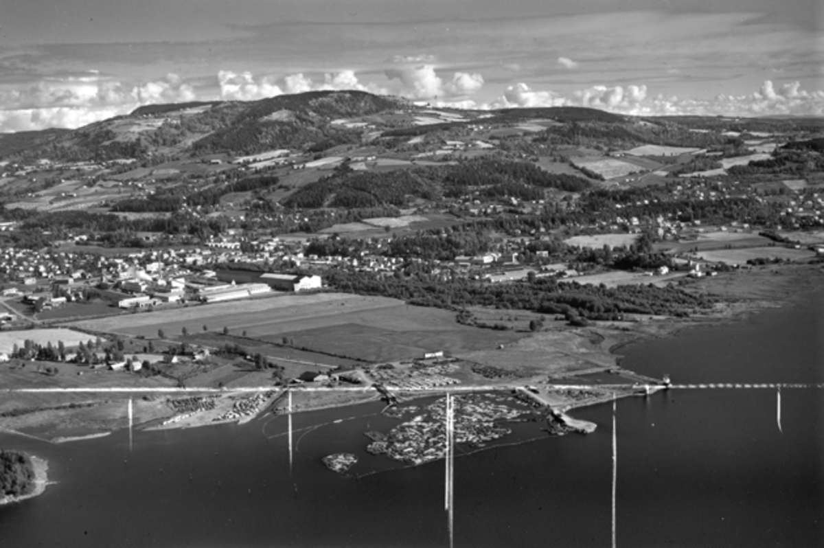 Widerøes Flyveselskap A/S, Flyfoto av Brumunddal og Høsbjøråsen.