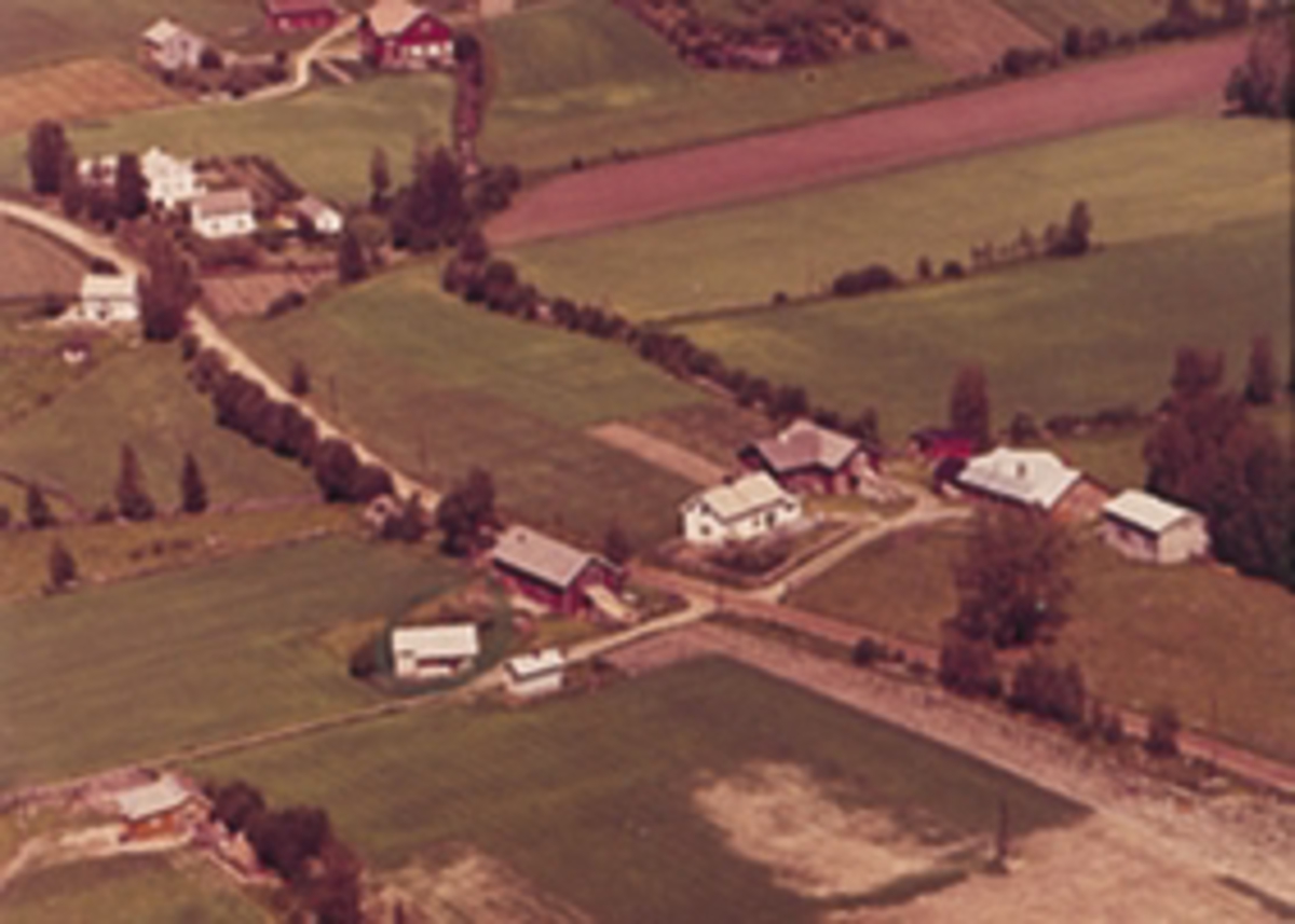 Widerøes Flyveselskap A/S, Flyfoto av Lillesveen, Brumunddal.