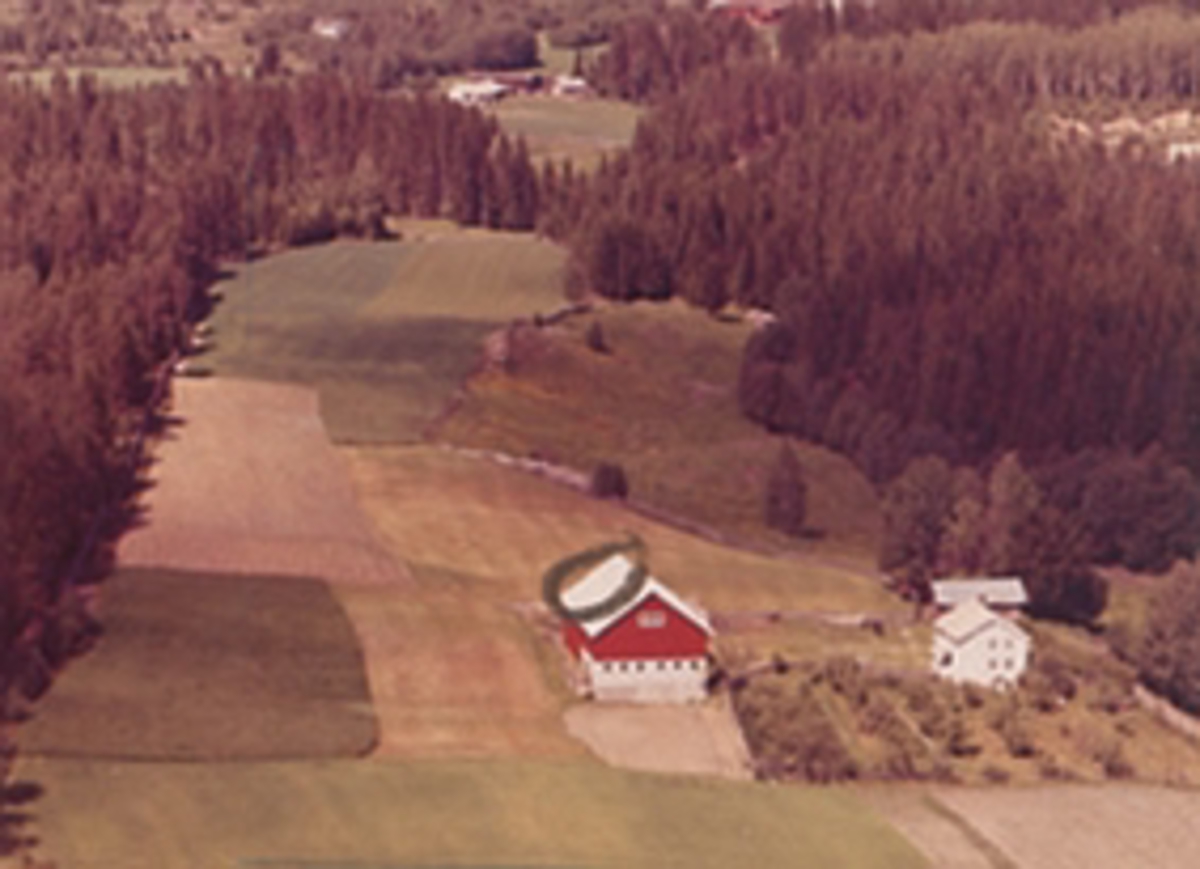 Widerøes Flyveselskap A/S, Flyfoto av Granheim (Kvernstua?), Furnes, Ringsaker.