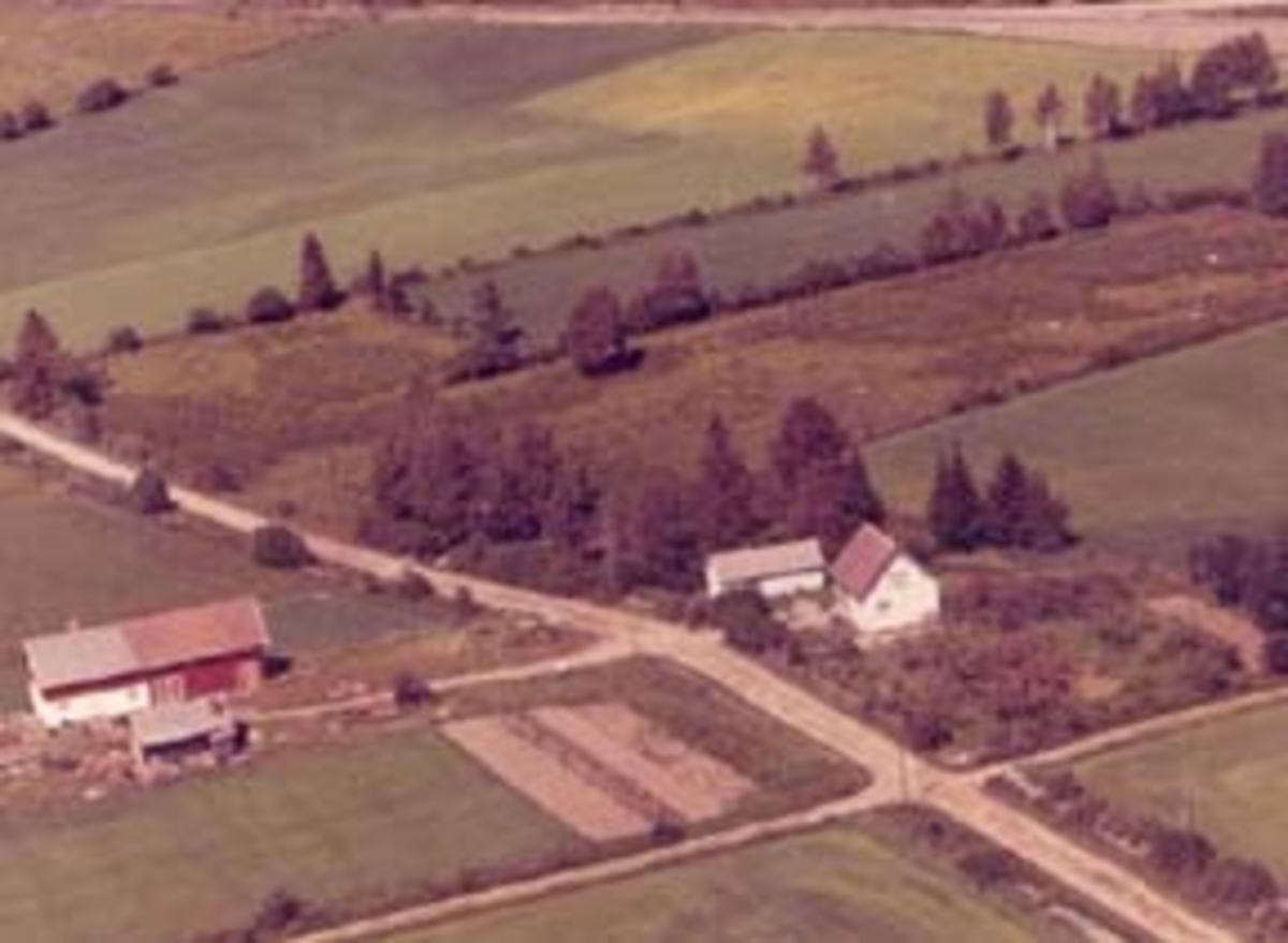 Widerøes Flyveselskap A/S, Flyfoto av Jevanordbakken, Furnes, Ringsaker.