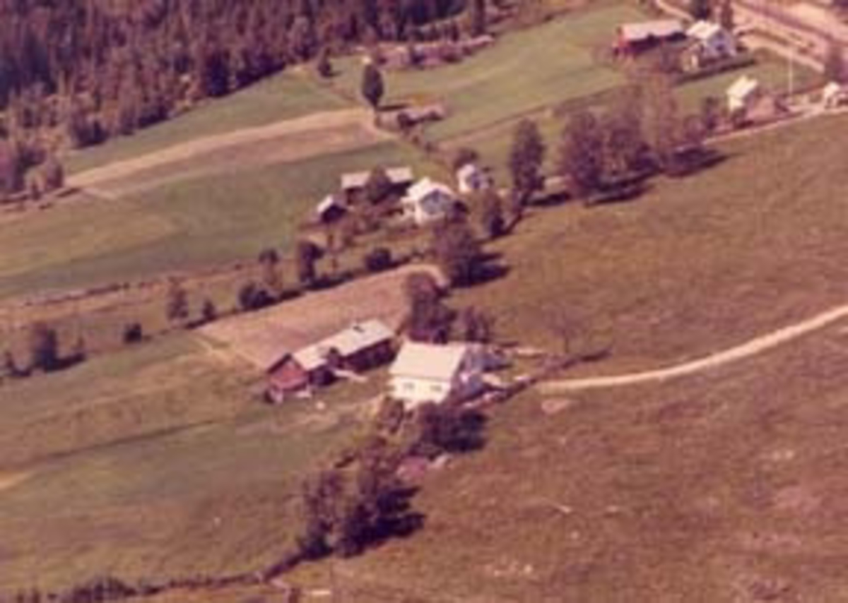 Widerøes Flyveselskap A/S, Flyfoto, Kjøs, Høgsveen øvre og Løvberg, Furnes, Ringsaker.