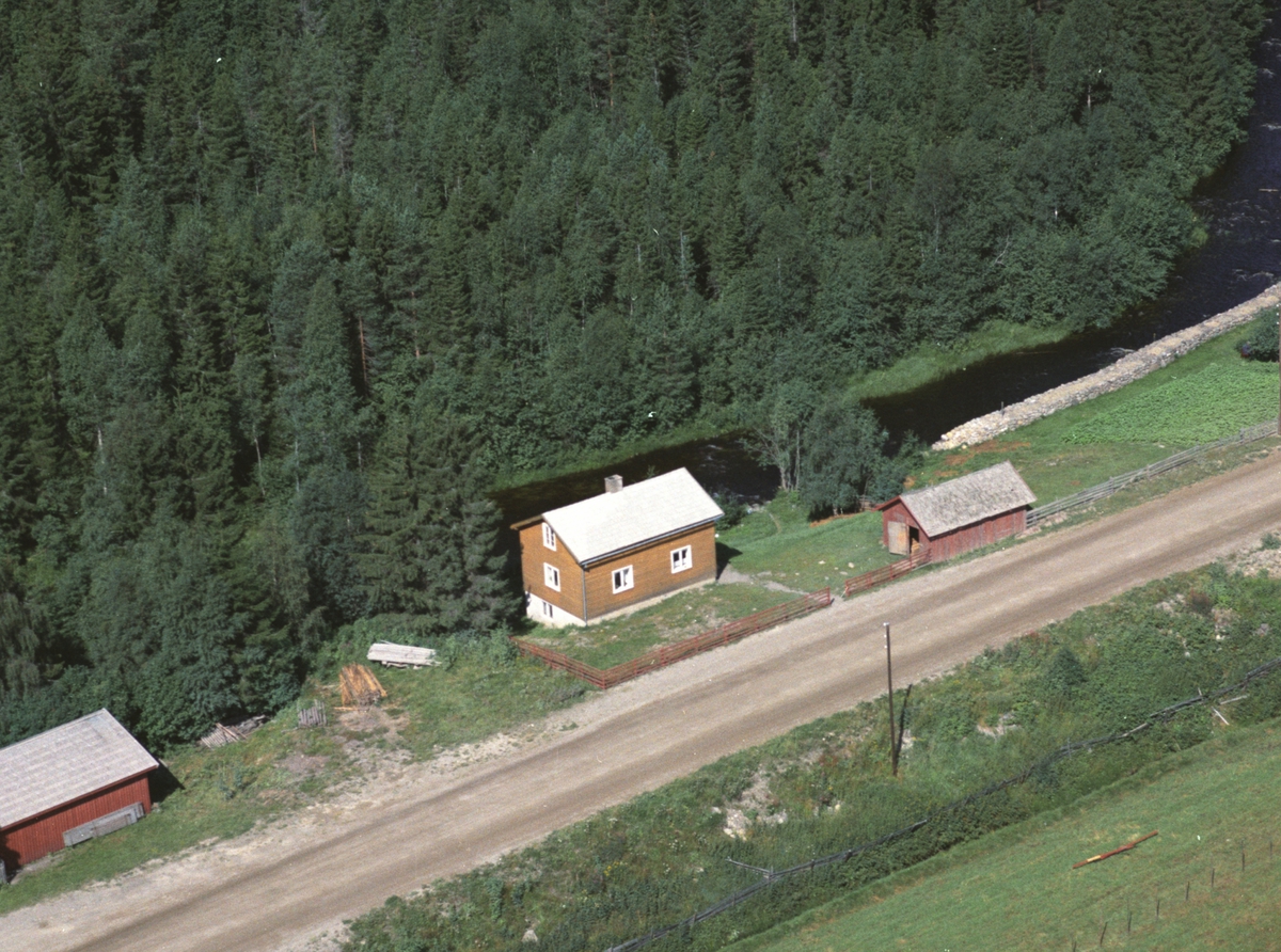 Anno Domkirkeodden, Flyfoto av Dokka (Åsmarkvegen 450), Kvernstubrua, Ringsaker.