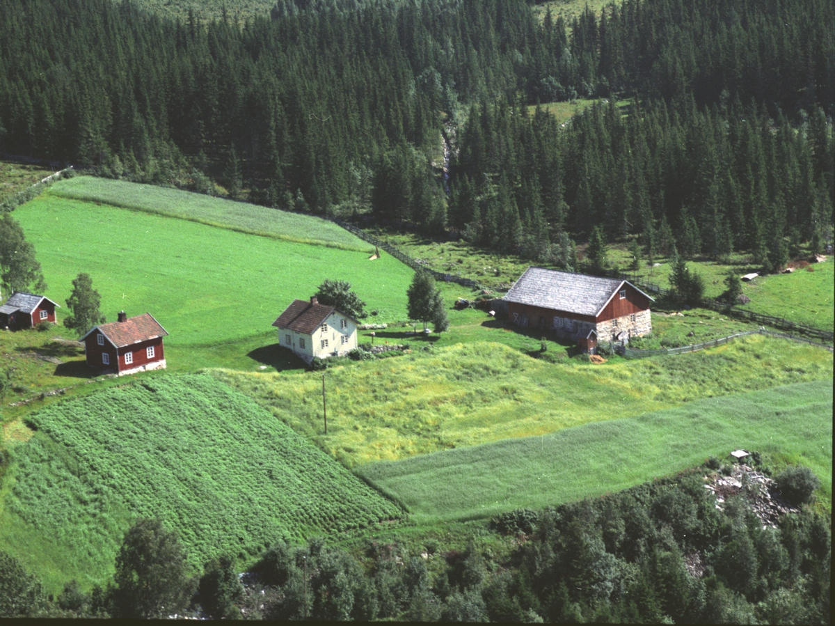 Widerøes Flyveselskap A/S, Flyfoto av Nordhagen gard, Brøttum, Ringsaker.