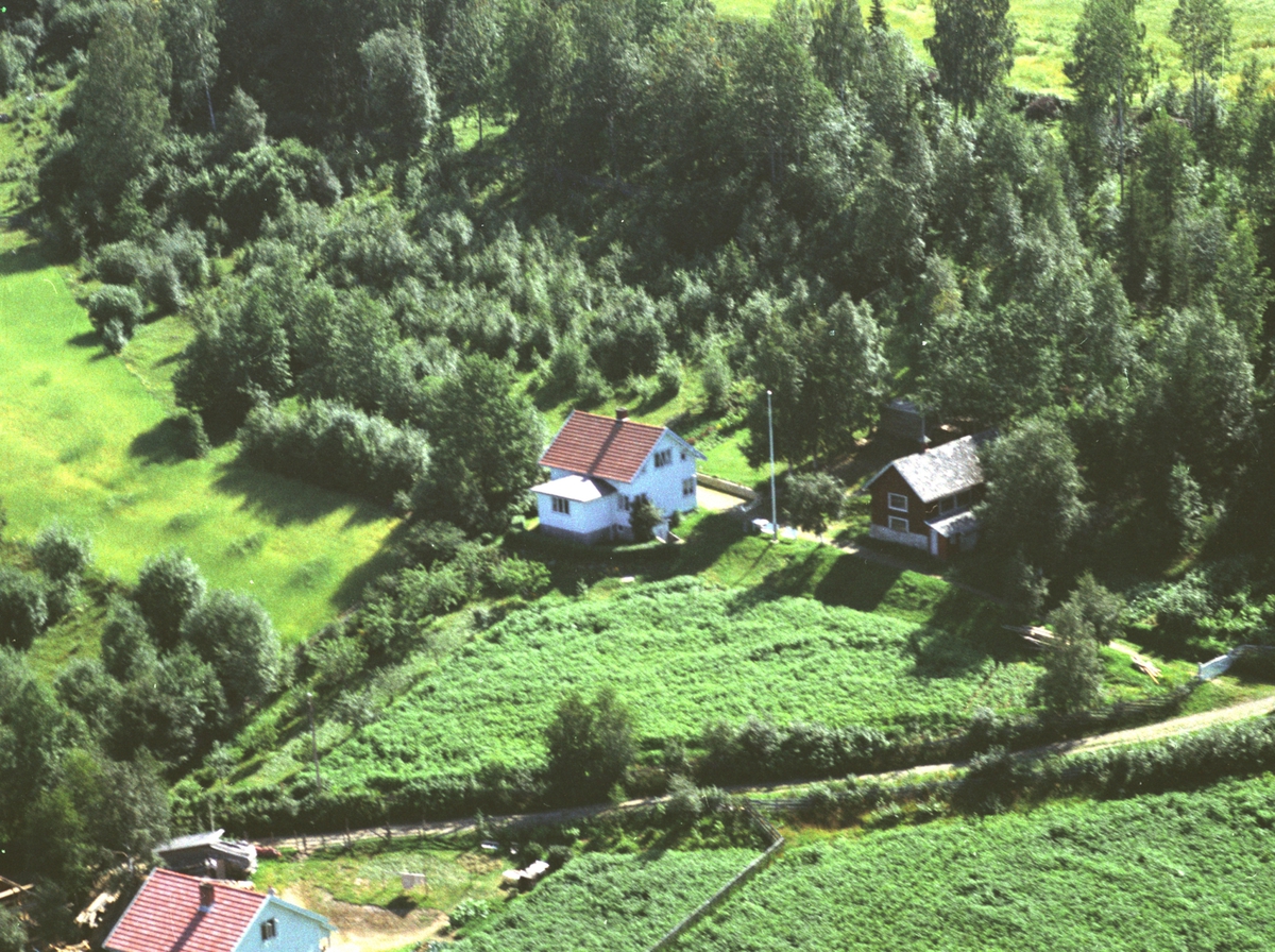Widerøes Flyveselskap A/S, Flyfoto av Bergly, Brøttum, Ringsaker.