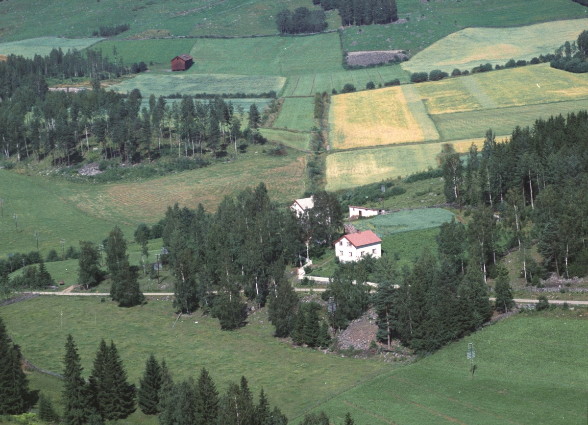 Widerøes Flyveselskap A/S, Flyfoto, bolighus, Hauglund, Brøttum, Ringsaker.
