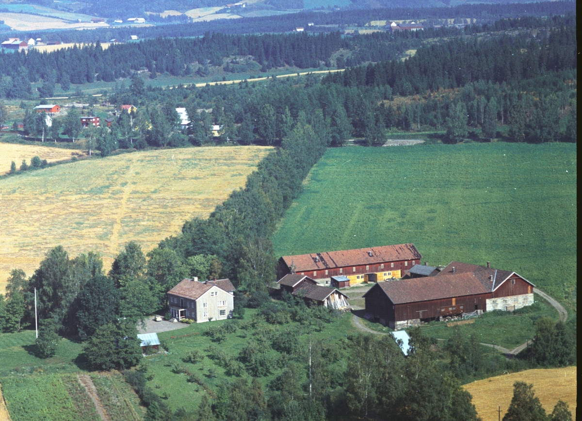 Widerøes Flyveselskap A/S, Flyfoto, Krokvik gard, Ringsaker.