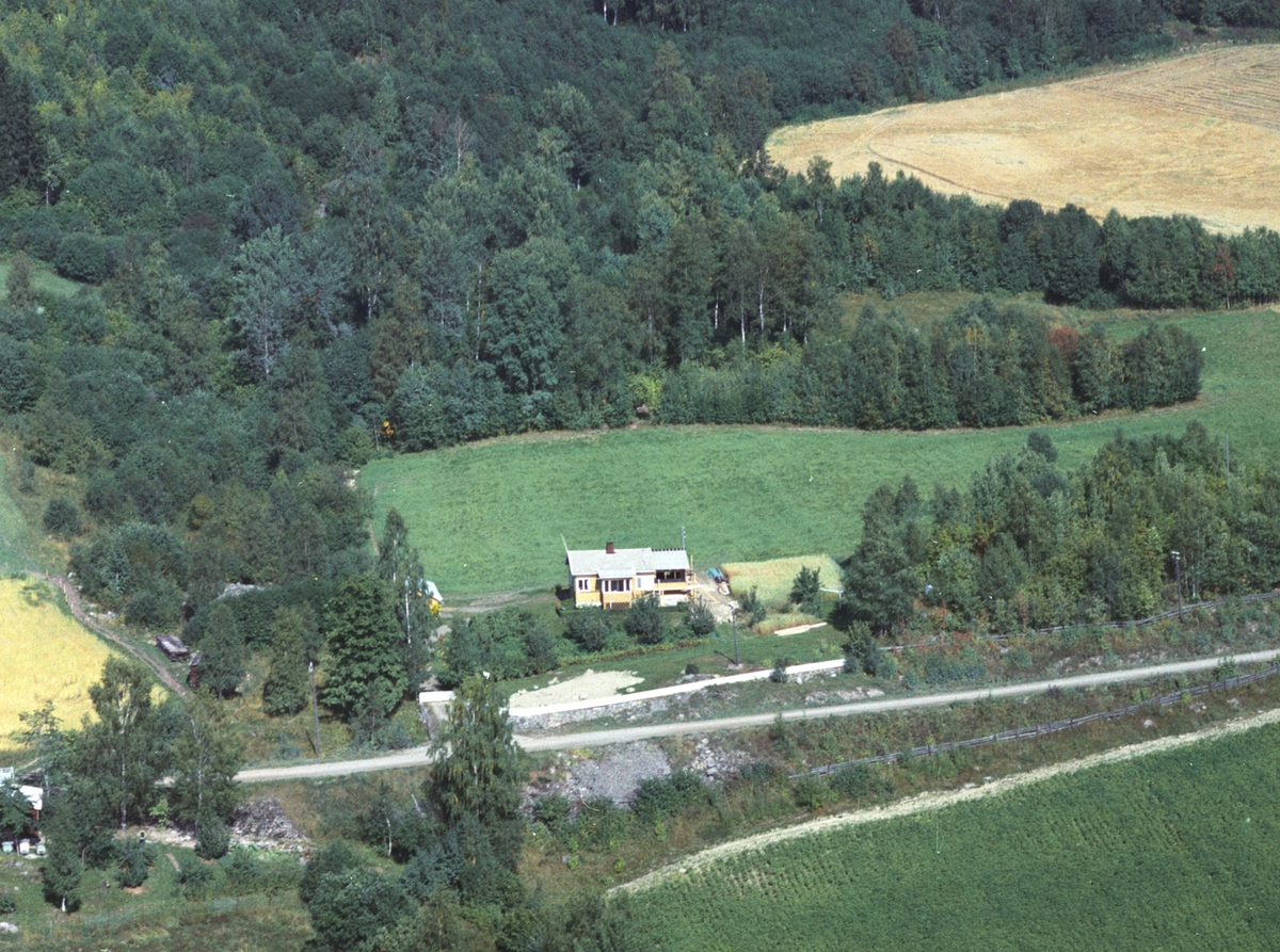 Widerøes Flyveselskap A/S, Flyfoto, Røisom ved Tandeskogvegen, Rudshøgda, Ringsaker.