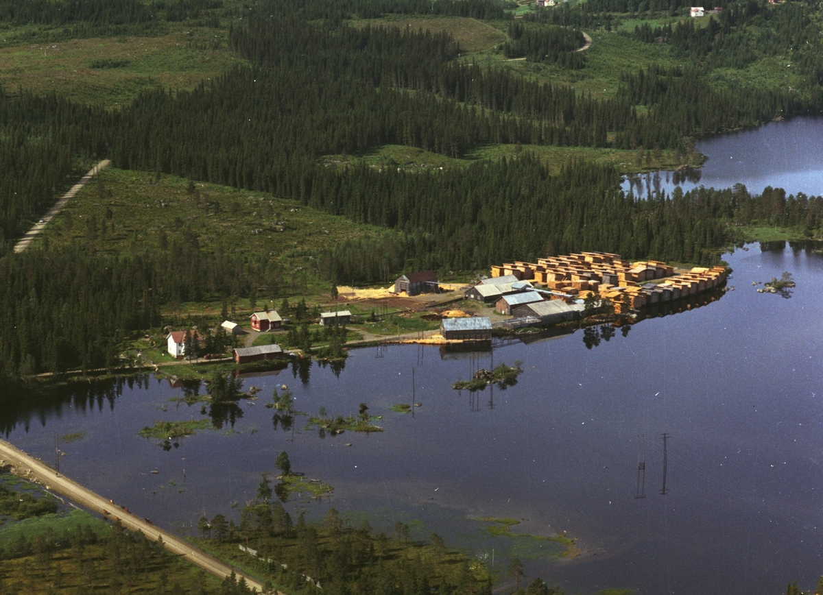 Widerøes Flyveselskap A/S, Flyfoto, Labbusa, Brøttum Almennings sag ved Nord-Mesna, Ringsaker.