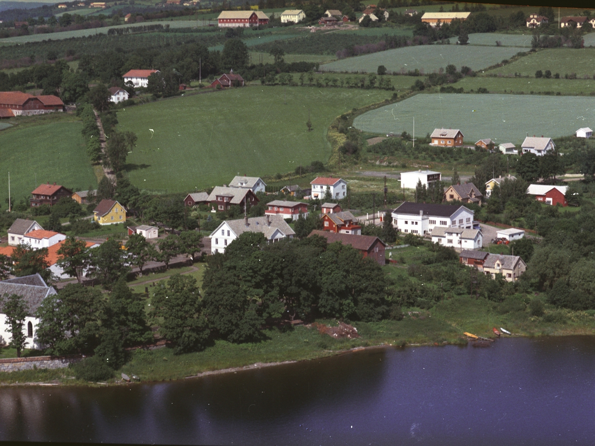 Widerøes Flyveselskap A/S, Flyfoto, Tingnes, Nes Bilverksted, bebyggelse, Nes, Hedmark..