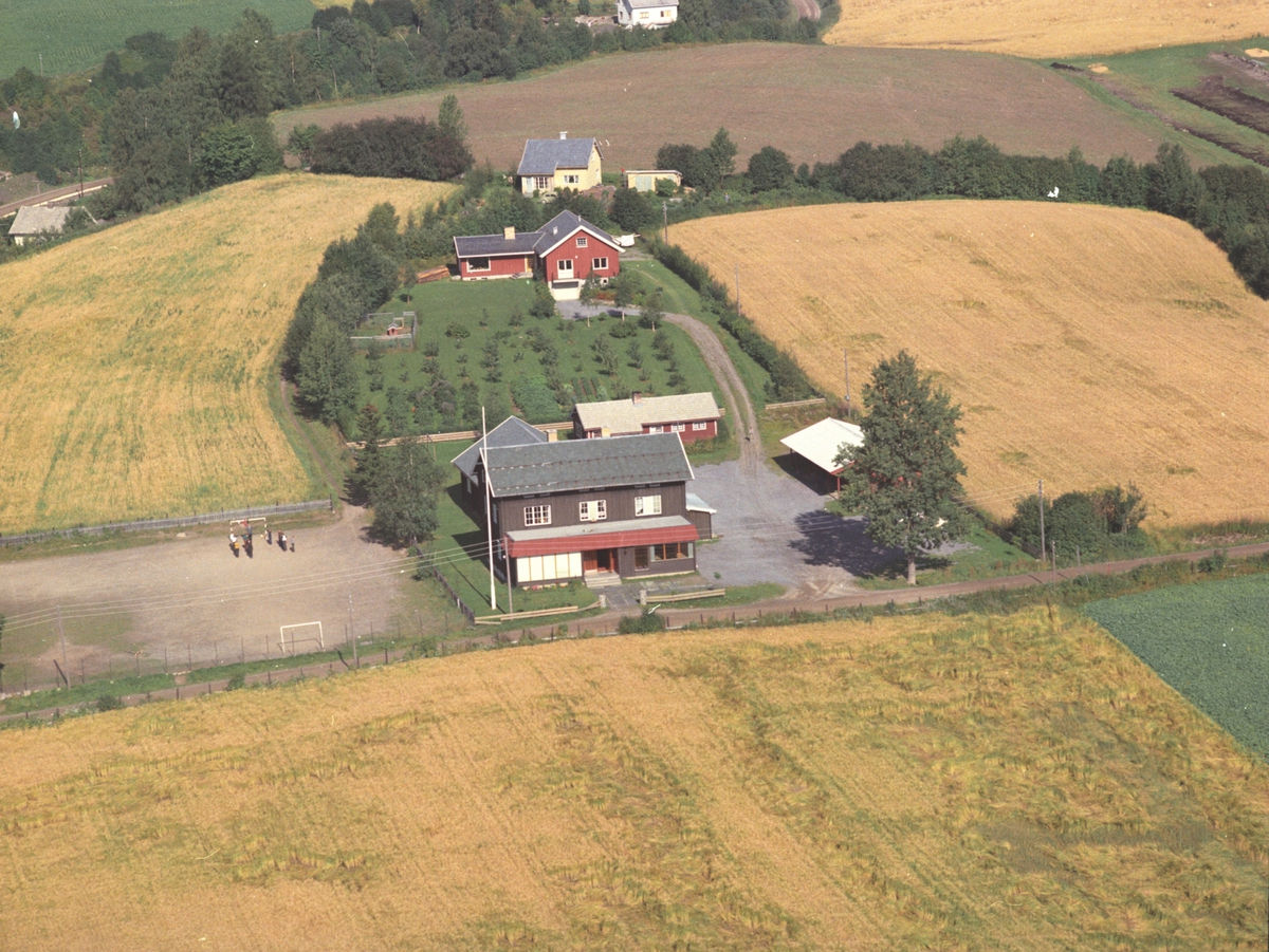 Widerøes Flyveselskap A/S, Flyfoto, Veldrom forsamlingslokale, Veldre, Ringsaker.