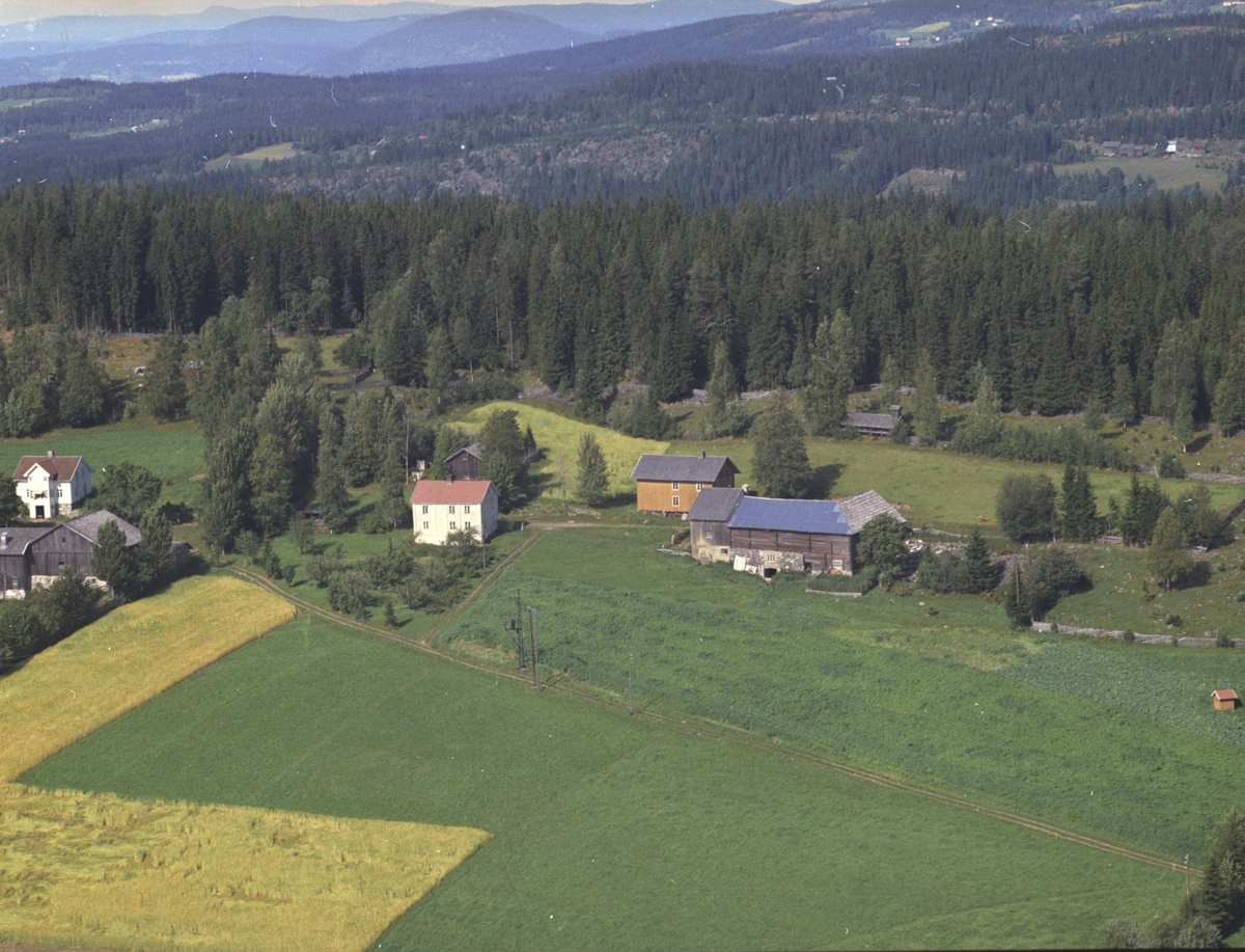 Widerøes Flyveselskap A/S, Flyfoto, Møkkelåsen nordre 424.1. Brøttum, Ringsaker.