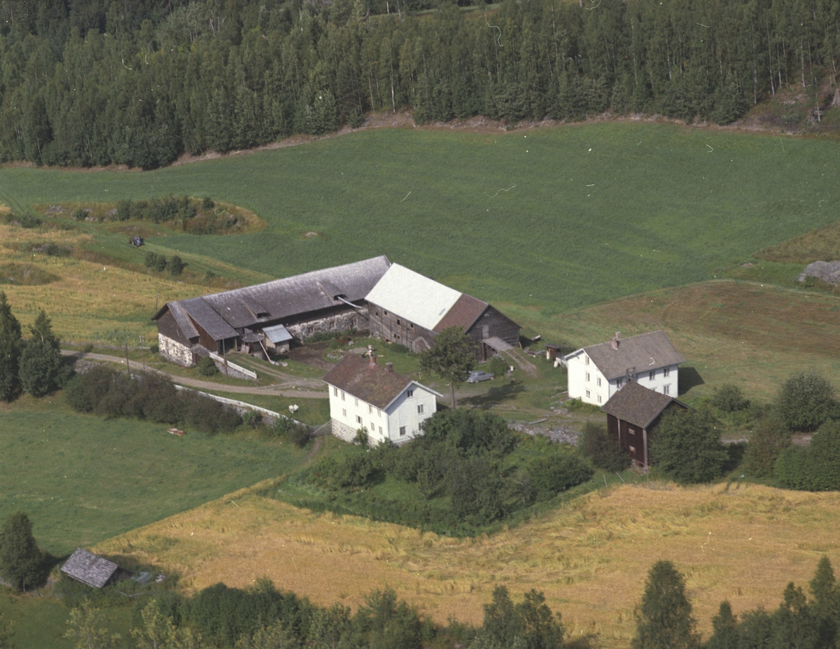 Widerøes Flyveselskap A/S, Flyfoto, Halla gard, Brøttum, Ringsaker.