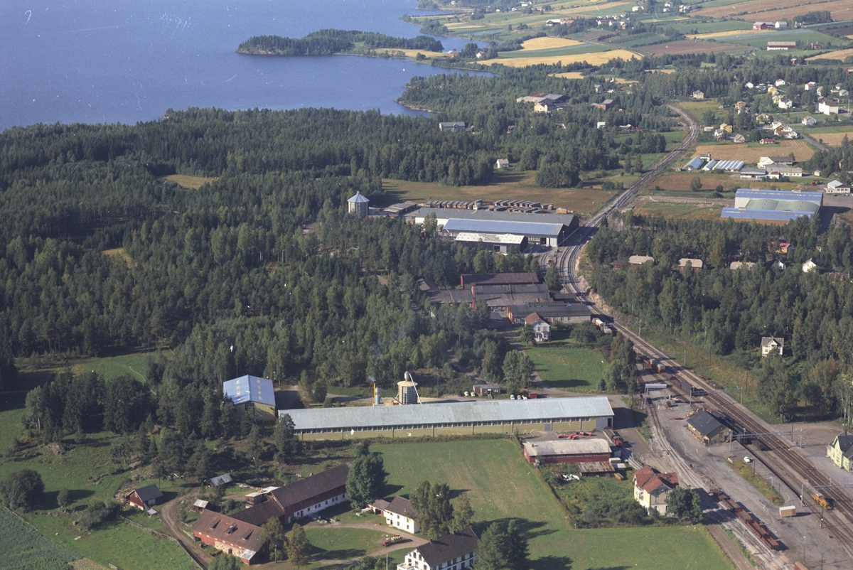 Widerøes Flyveselskap A/S, Flyfoto, Laminator (Moelven Limtre), Moelv, Ringsaker. Mo gård.
