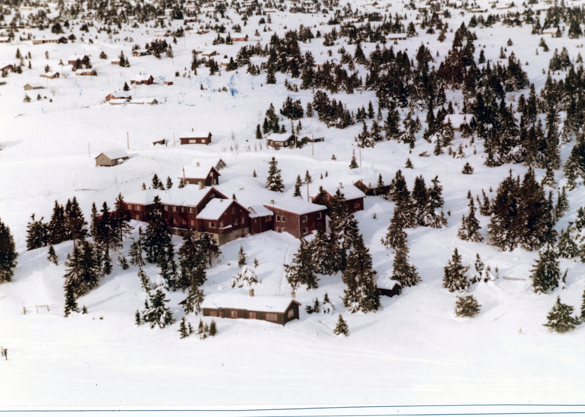 Widerøes Flyveselskap A/S, Flyfoto, Rustad Fjellstue, Sjusjøen, Ringsaker.