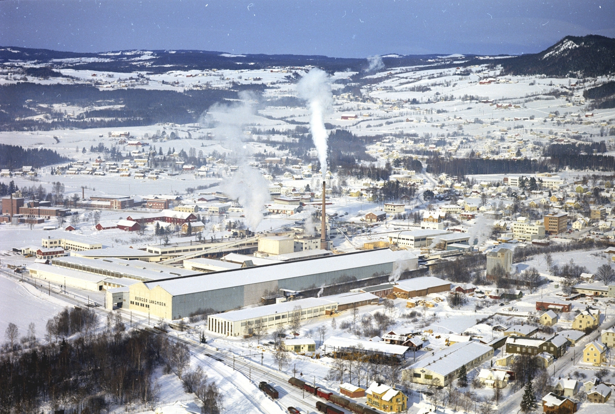 Widerøes Flyveselskap A/S, Flyfoto, Berger Langmoen A/S, Brumunddal, Ringsaker.