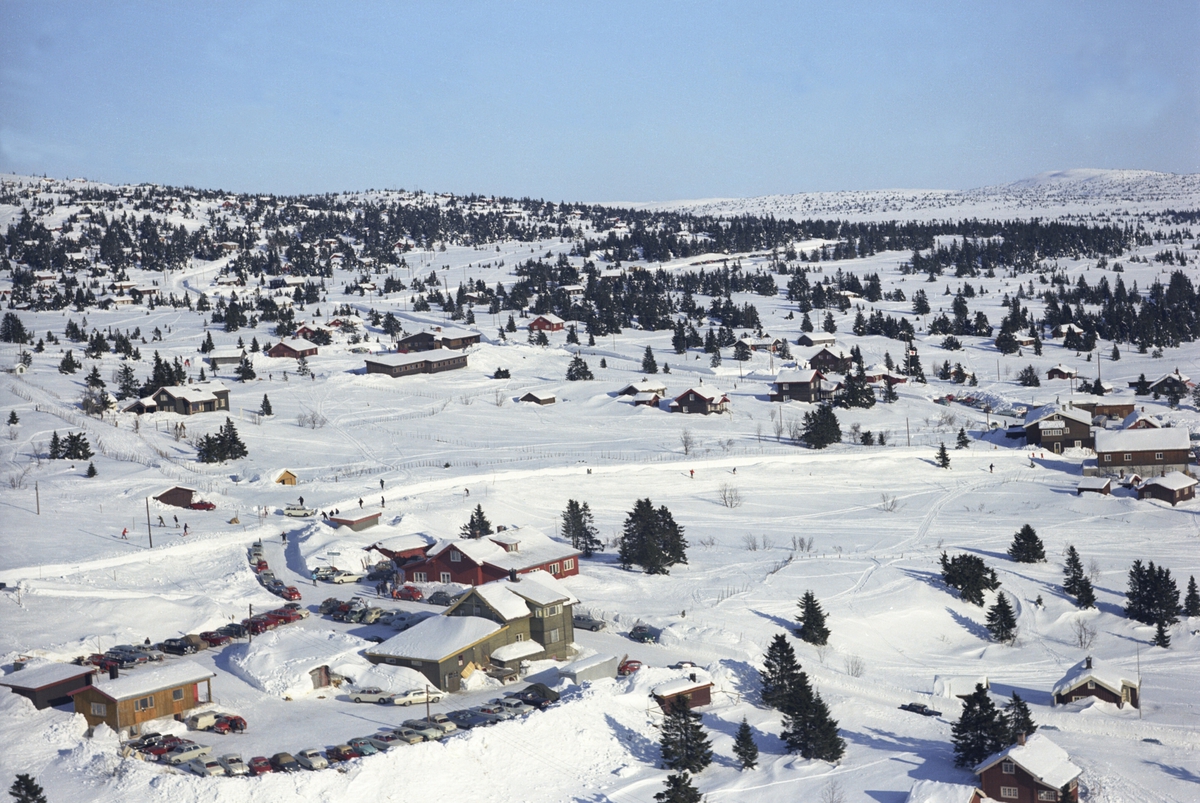 Widerøes Flyveselskap A/S, Flyfoto, Sjusjøen Handel, Ringsaker.